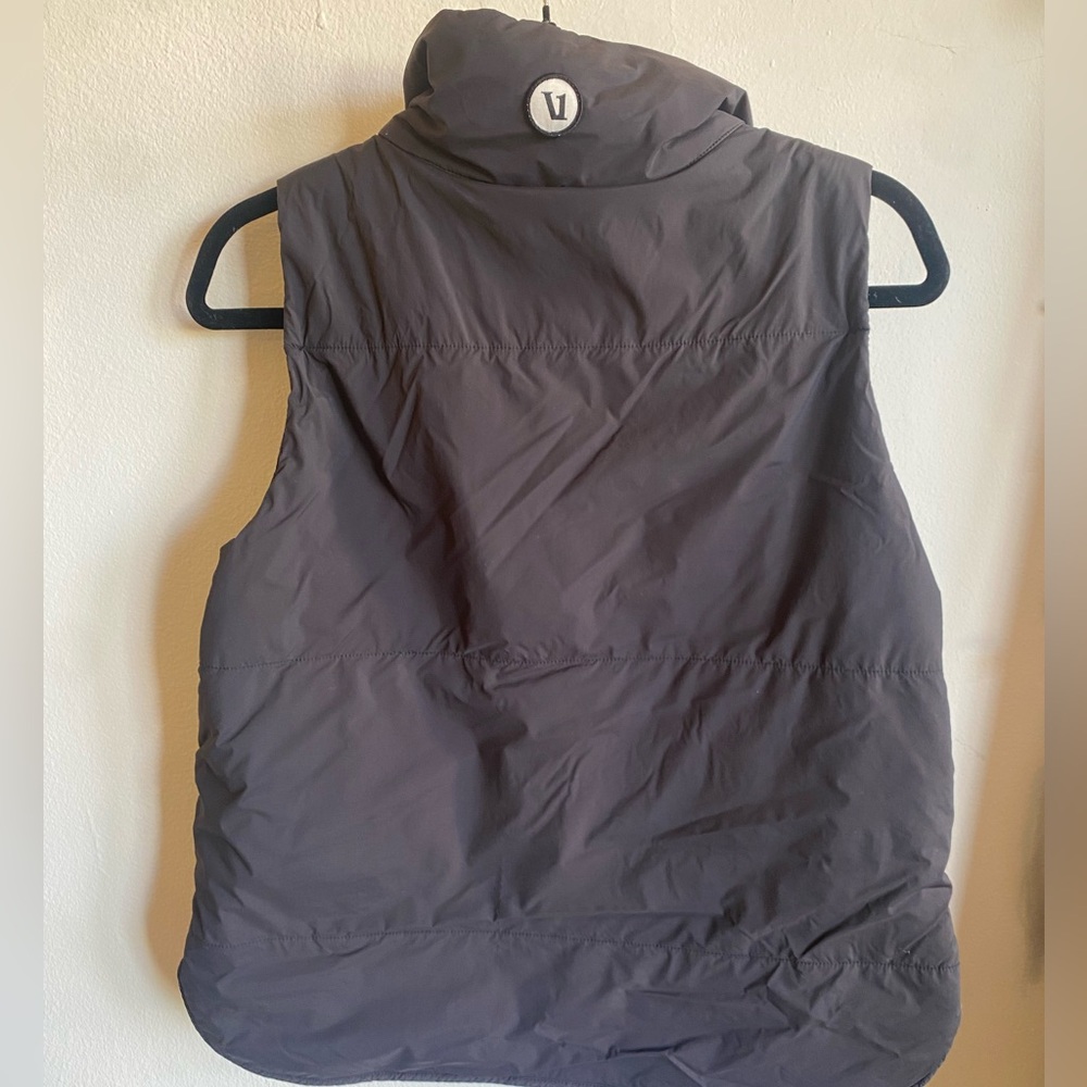 Vuori Black Puffer Vest - Picture 3 of 4